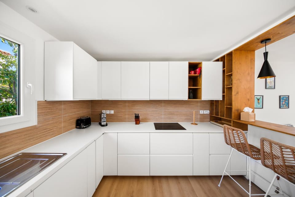 Kitchen or kitchenette, Dining area, dishwasher, pet friendly, stove