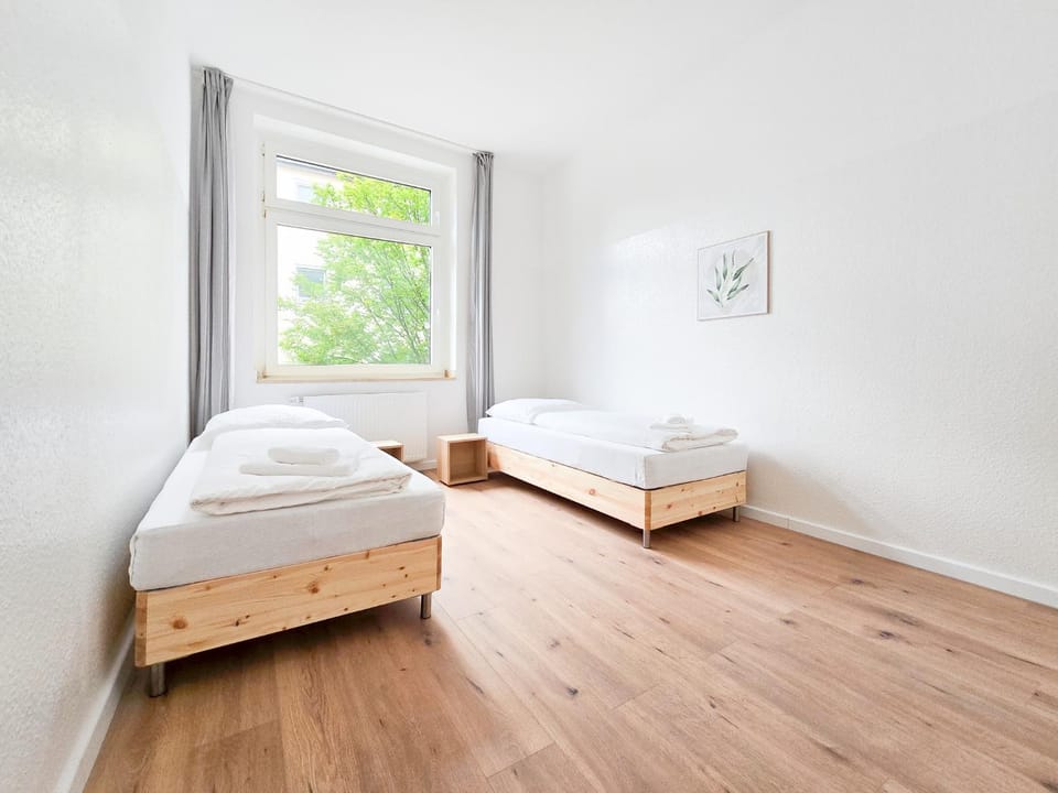 Bed, Photo of the whole room, Bedroom, heating, towels