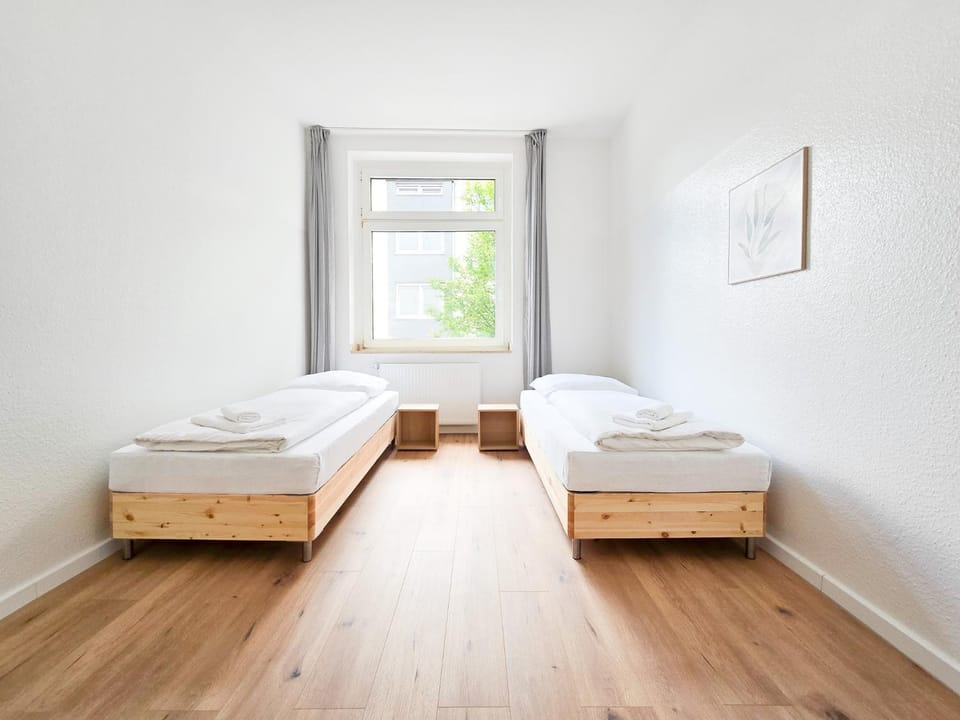Bed, Photo of the whole room, Bedroom, heating, towels