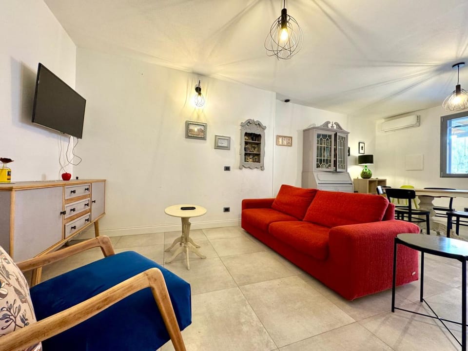 TV and multimedia, Living room, Dining area, air conditioner
