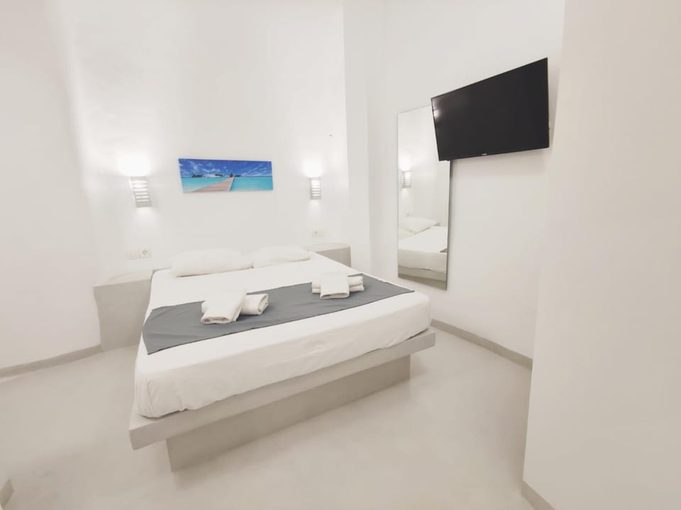 Bed, TV and multimedia