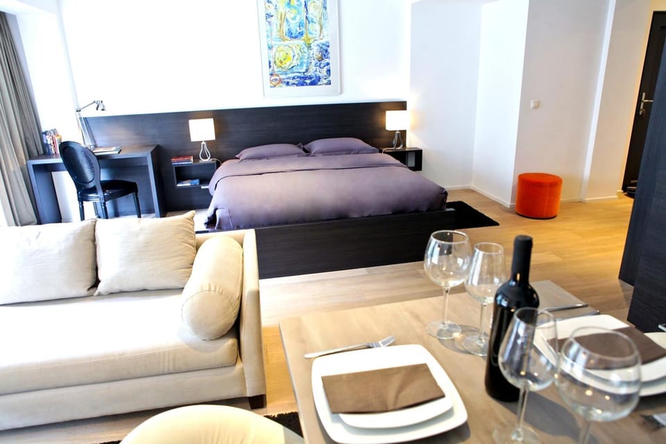 Bed, Living room, Photo of the whole room, Dining area, Bedroom