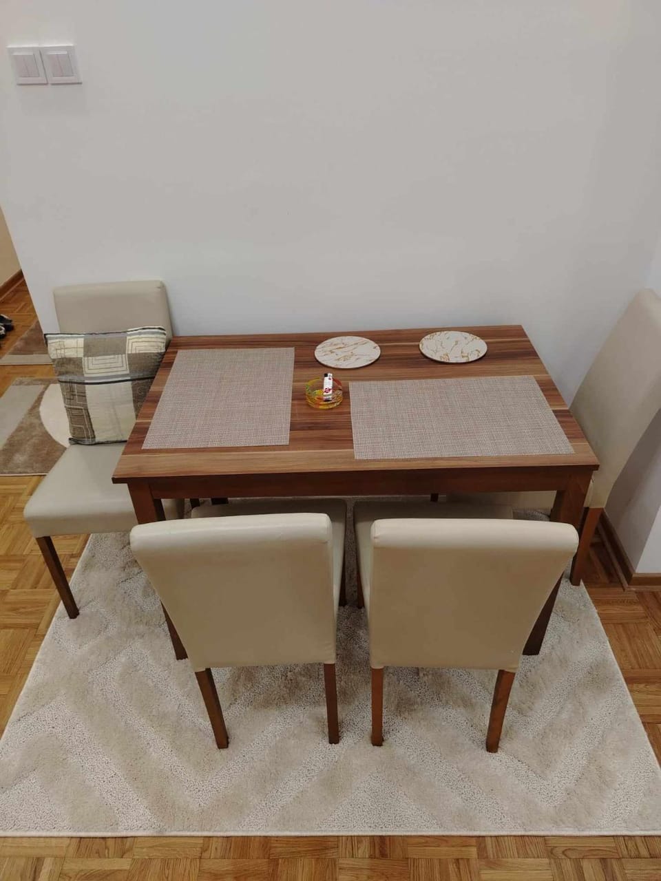 Seating area, Dining area