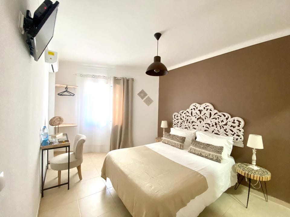 Pátio Abílio Guest House Bed and Breakfast in Nazaré