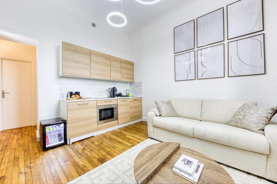 Living room, Seating area, dishwasher, minibar, oven, stove