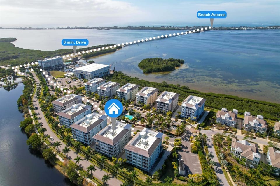 Coastal Bliss Penthouse by Coastal Chic Vacations Apartment in Bradenton