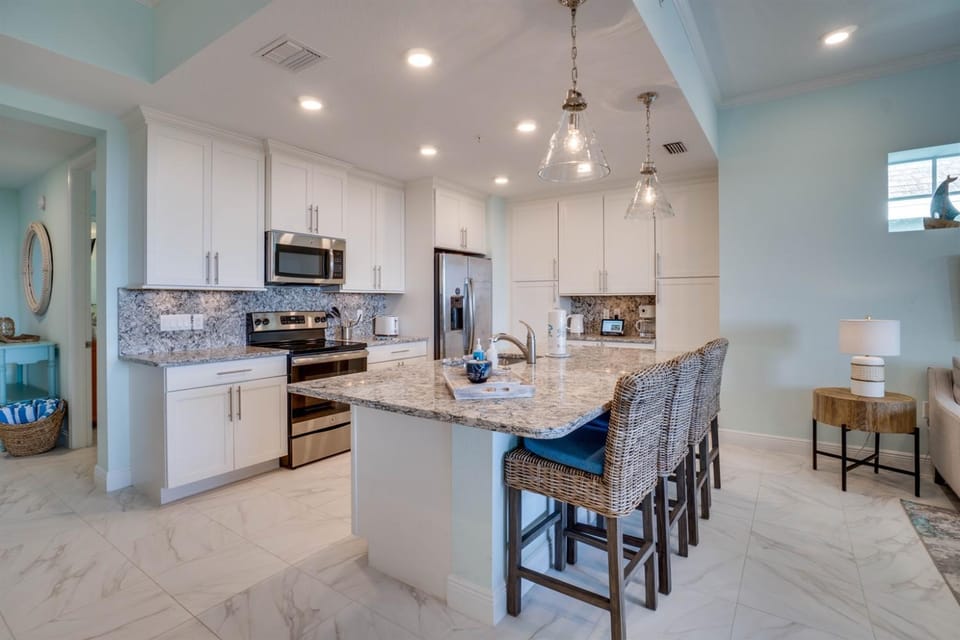 Coastal Bliss Penthouse by Coastal Chic Vacations Apartment in Bradenton
