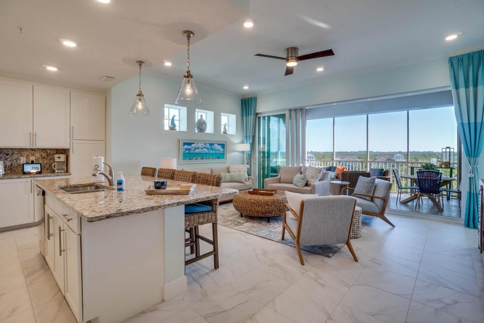 Coastal Bliss Penthouse by Coastal Chic Vacations Apartment in Bradenton