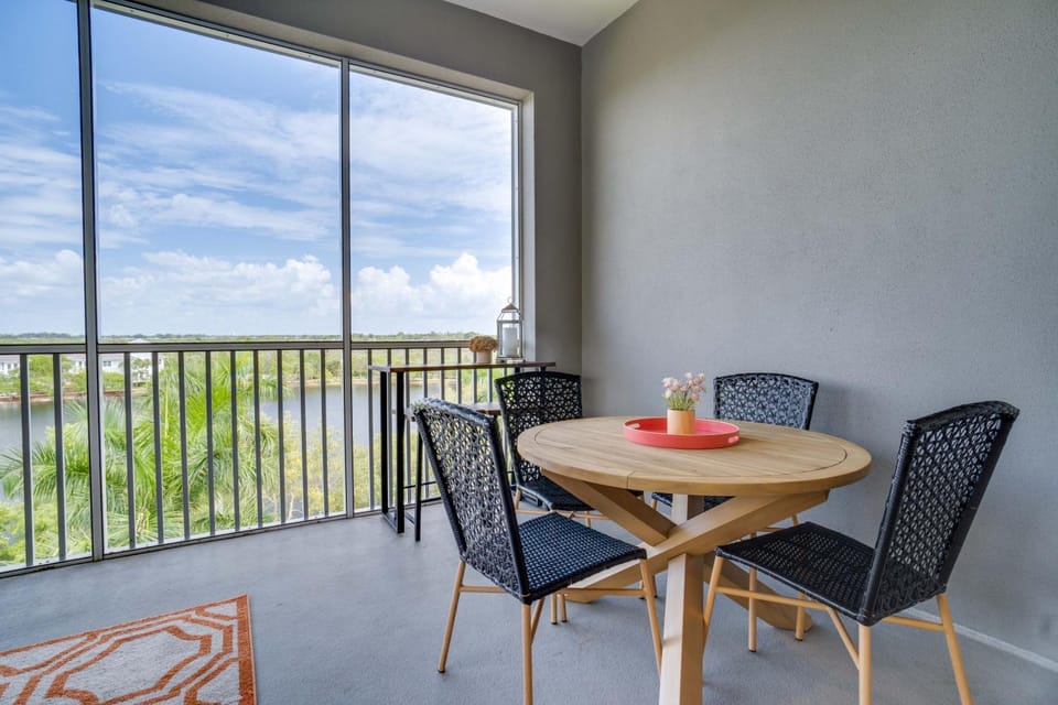 Coastal Bliss Penthouse by Coastal Chic Vacations Apartment in Bradenton