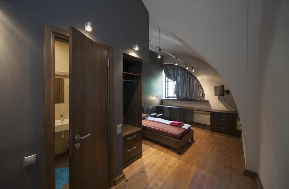 Bed, TV and multimedia, Photo of the whole room, Bedroom