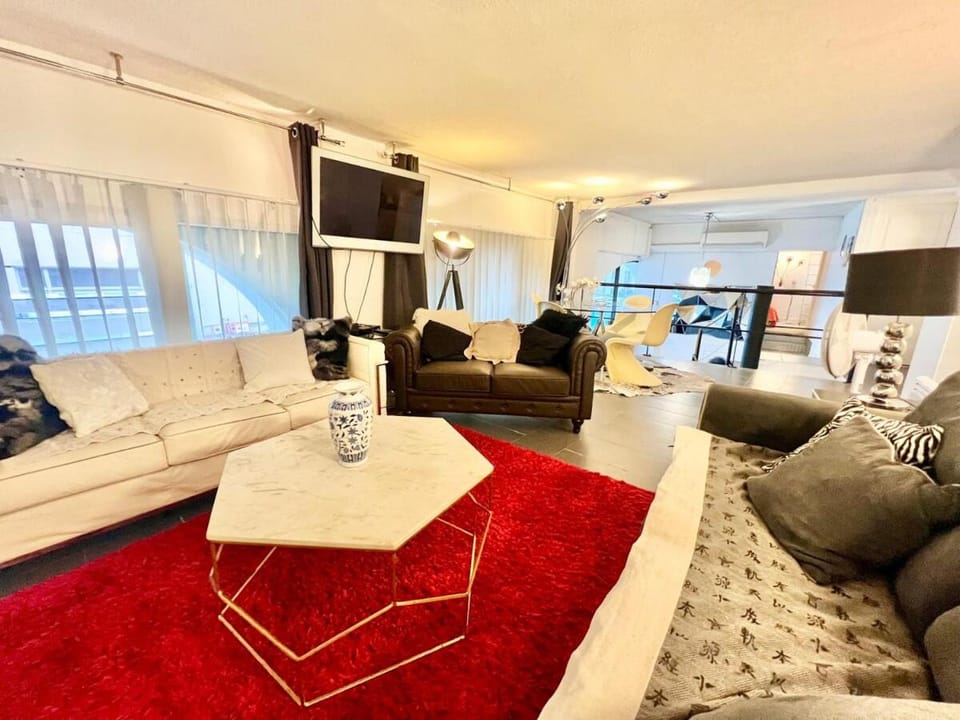GRAND DUPLEX - Chic & Confort - VIEUX-PORT 2min à pied - CLIMATISATION - WIFI Gratuit Apartment in La Rochelle