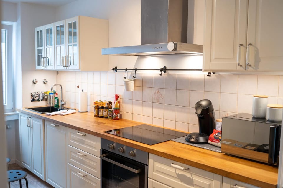 Coffee/tea facilities, Kitchen or kitchenette, dishwasher, stove, toaster, kitchen