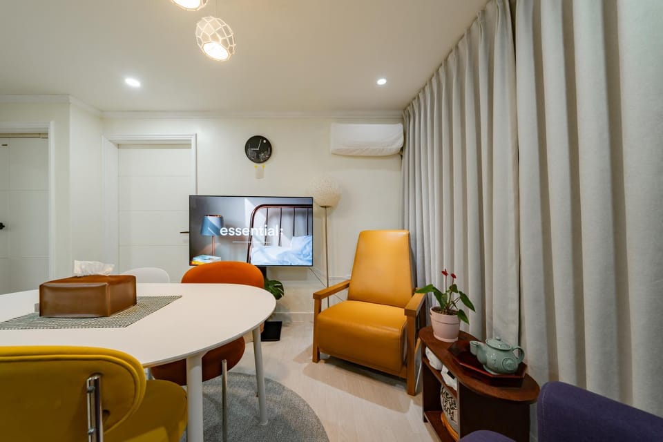 Living room, Seating area, Dining area, air conditioner