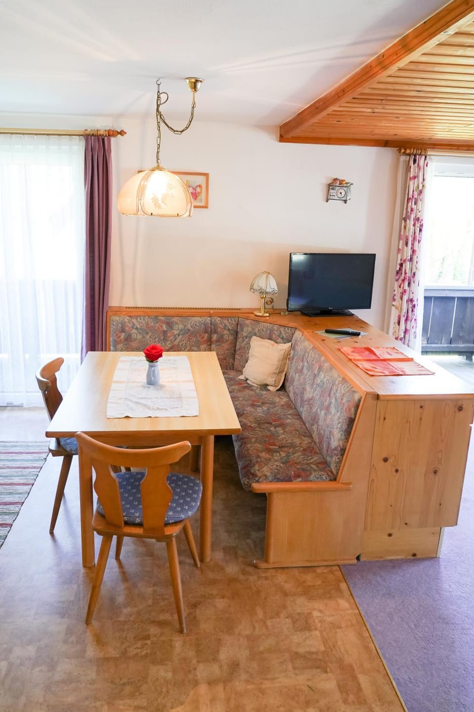 Seating area, Dining area