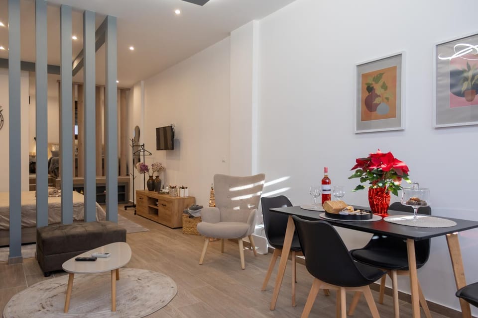 Living room, Dining area