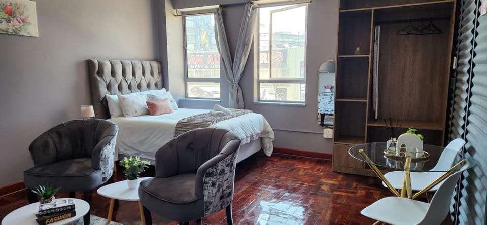 Bed, Living room, Photo of the whole room, Seating area, Bedroom, wardrobe