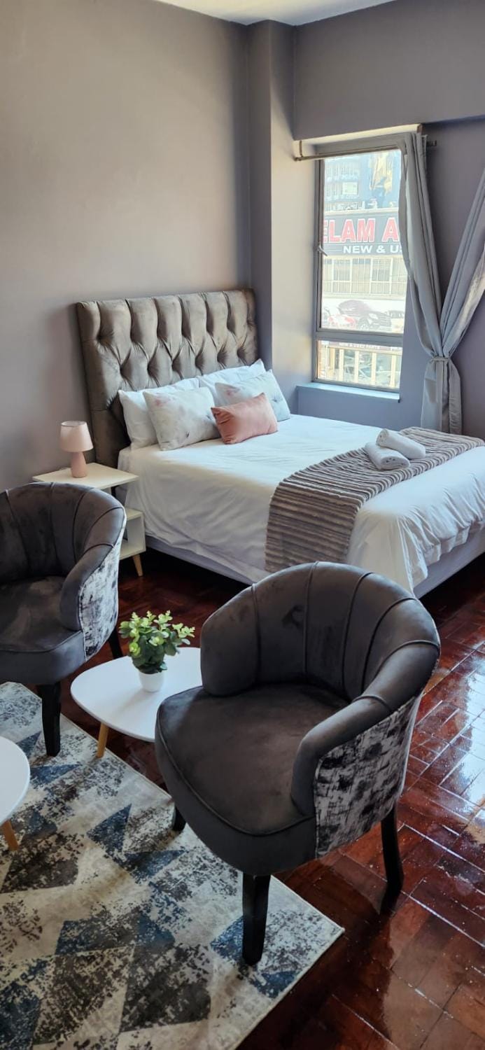 Bed, Living room, Seating area, Bedroom