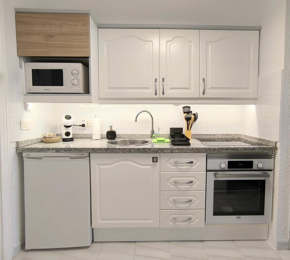 Coffee/tea facilities, Kitchen or kitchenette, furniture, microwave, stove