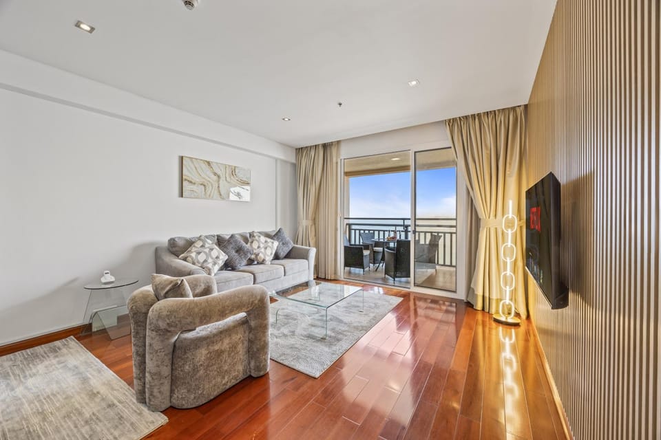 Burj View Luxury 1BR - Full Sea View Private Beach - Anantara Palm Apartment in Dubai