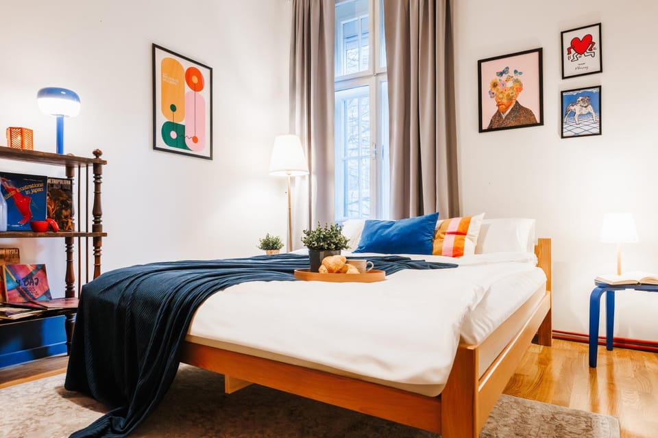 Bed, Photo of the whole room, Decorative detail, Bedroom
