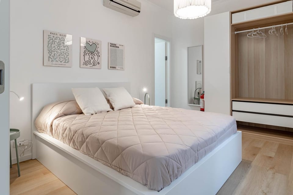 Bed, Photo of the whole room, Bedroom, wardrobe, air conditioner