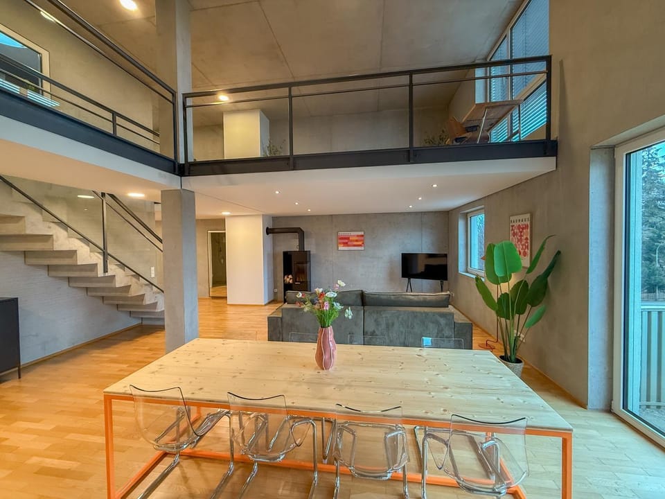 TV and multimedia, Living room, Seating area, Dining area