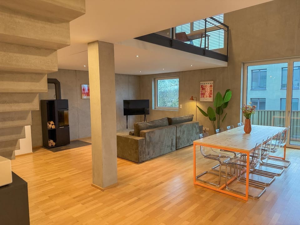 Communal lounge/ TV room, TV and multimedia, Living room, Seating area, Dining area, Evening entertainment