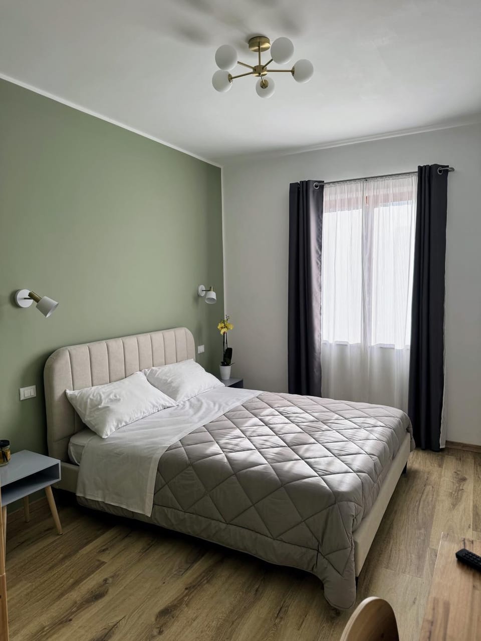 Bed, Photo of the whole room, Bedroom