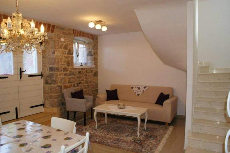 Two rustikal apartments in Vila ''U Kali'' close to the beach, reserved parking place House in Šibenik-Knin County, Croatia
