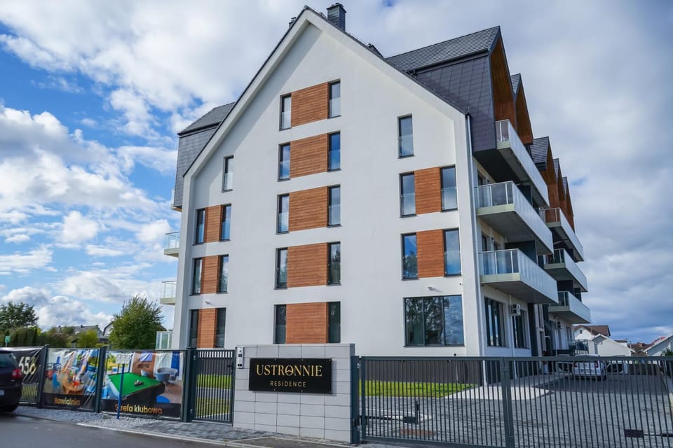 Property building, Neighbourhood, Street view, Location
