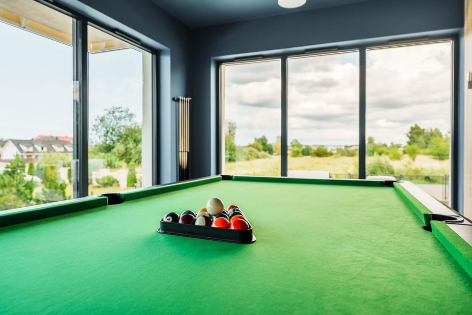 Billiard, Game Room