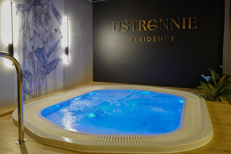 Hot Tub, Hot Tub