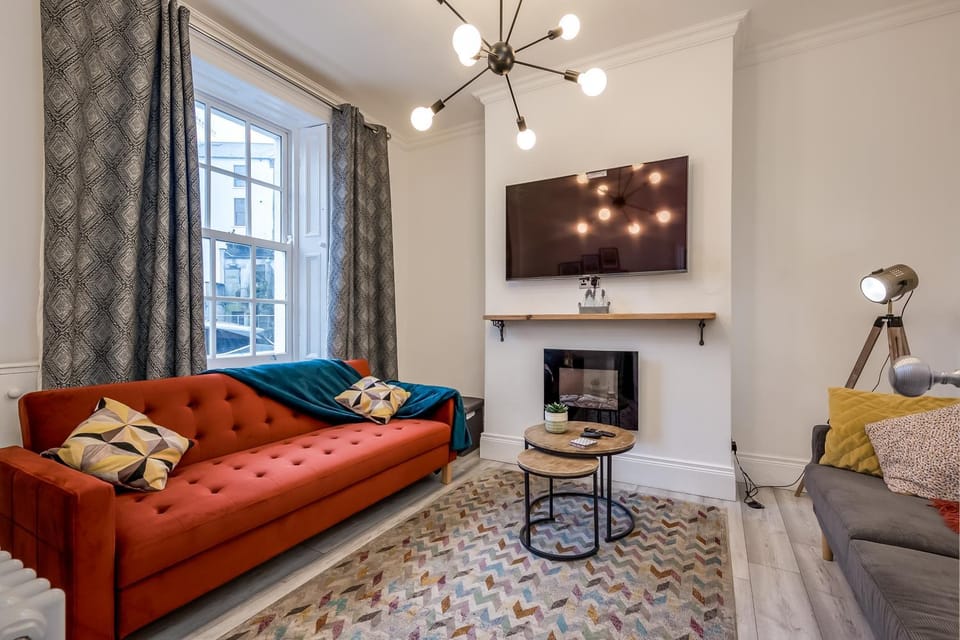 TV and multimedia, Living room, Seating area, fireplace