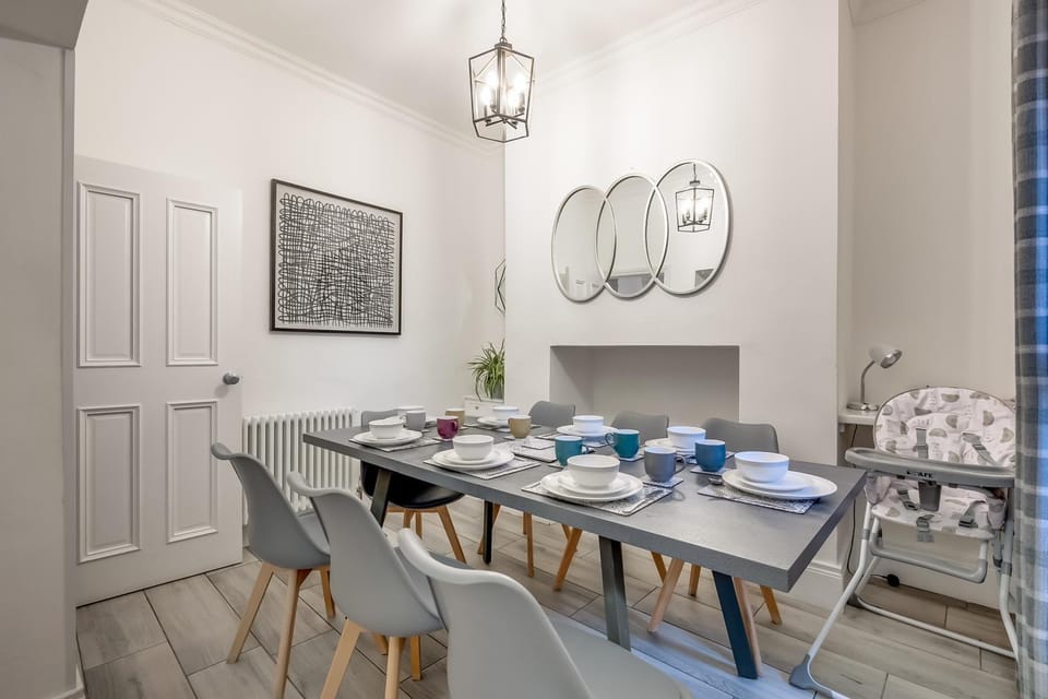 Seating area, Dining area