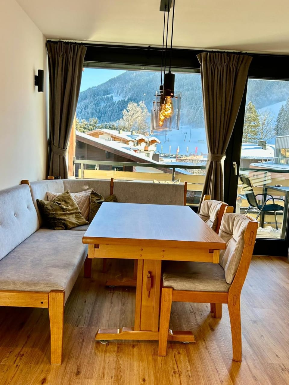 Natural landscape, View (from property/room), Balcony/Terrace, Seating area, Dining area, Mountain view