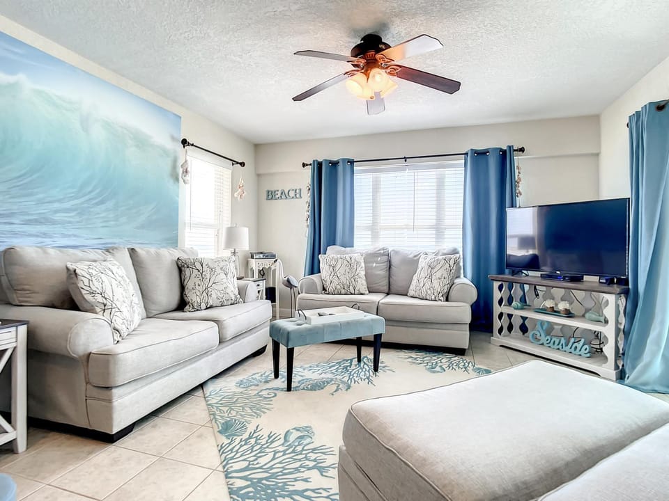 Gorgeous Beachfront Condo - Quiet Complex - PH6A Apartment in New Smyrna Beach