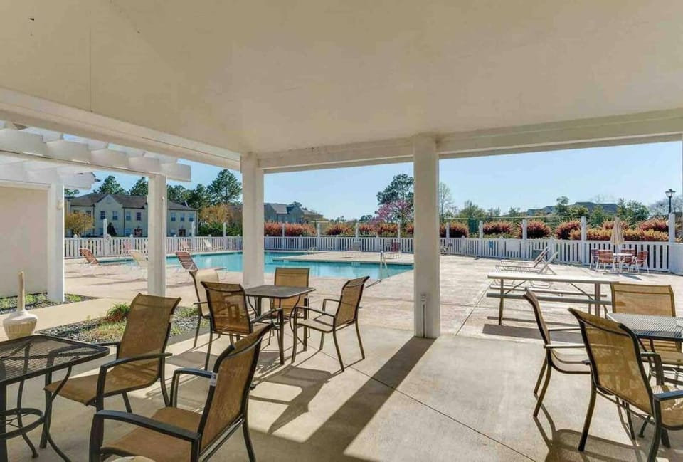 View (from property/room), Pool view, Swimming pool, sunbed