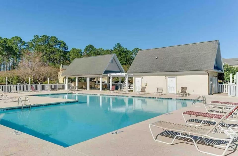 Pool view, Swimming pool, sunbed