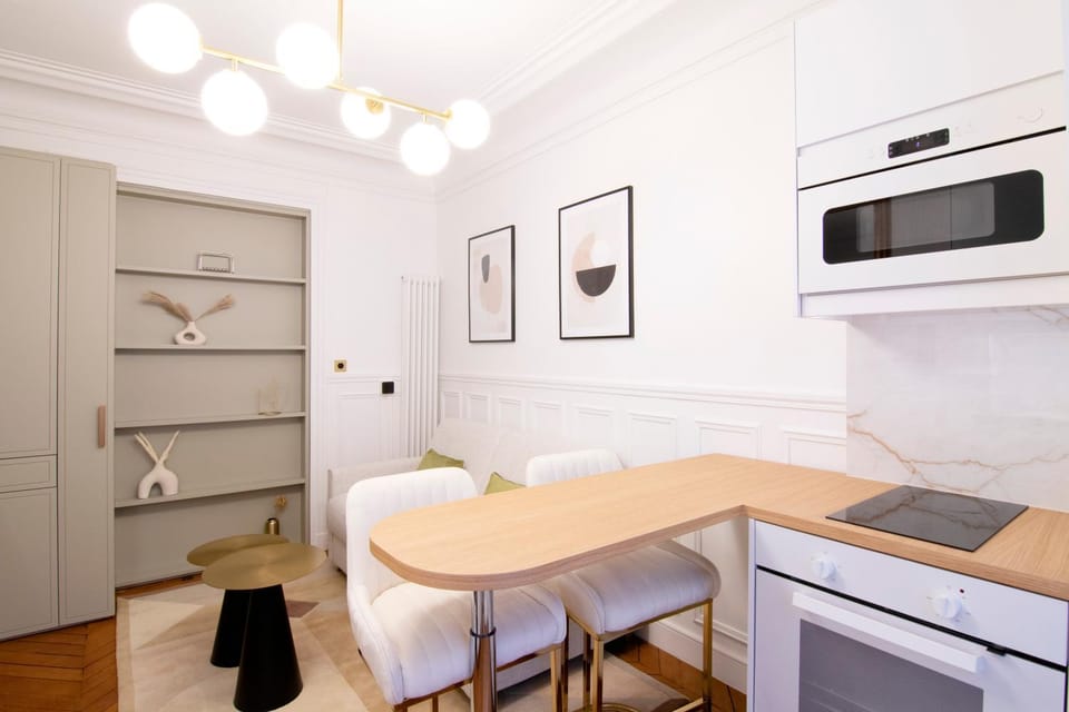 Kitchen or kitchenette, Dining area, stove