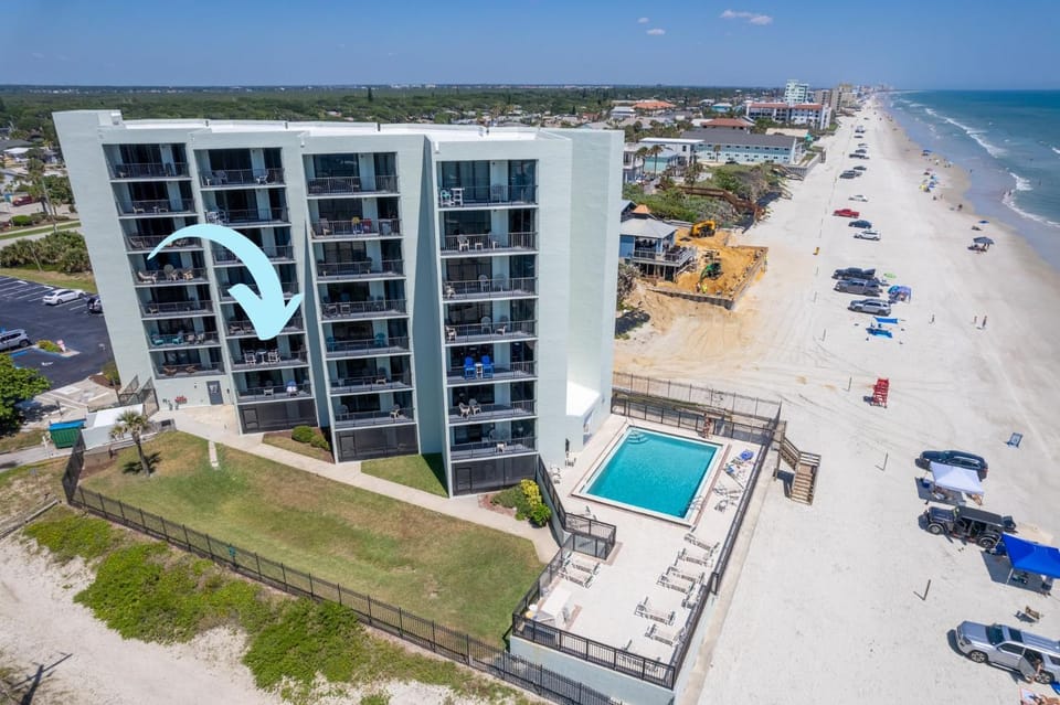 Bird's eye view, Pool view