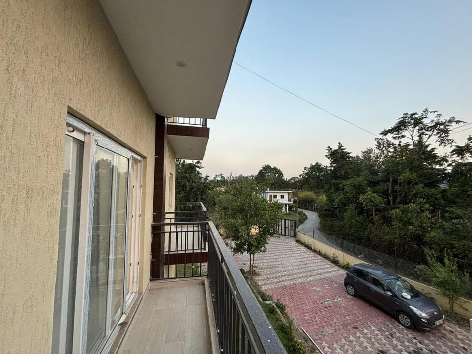 Property building, Neighbourhood, Parking