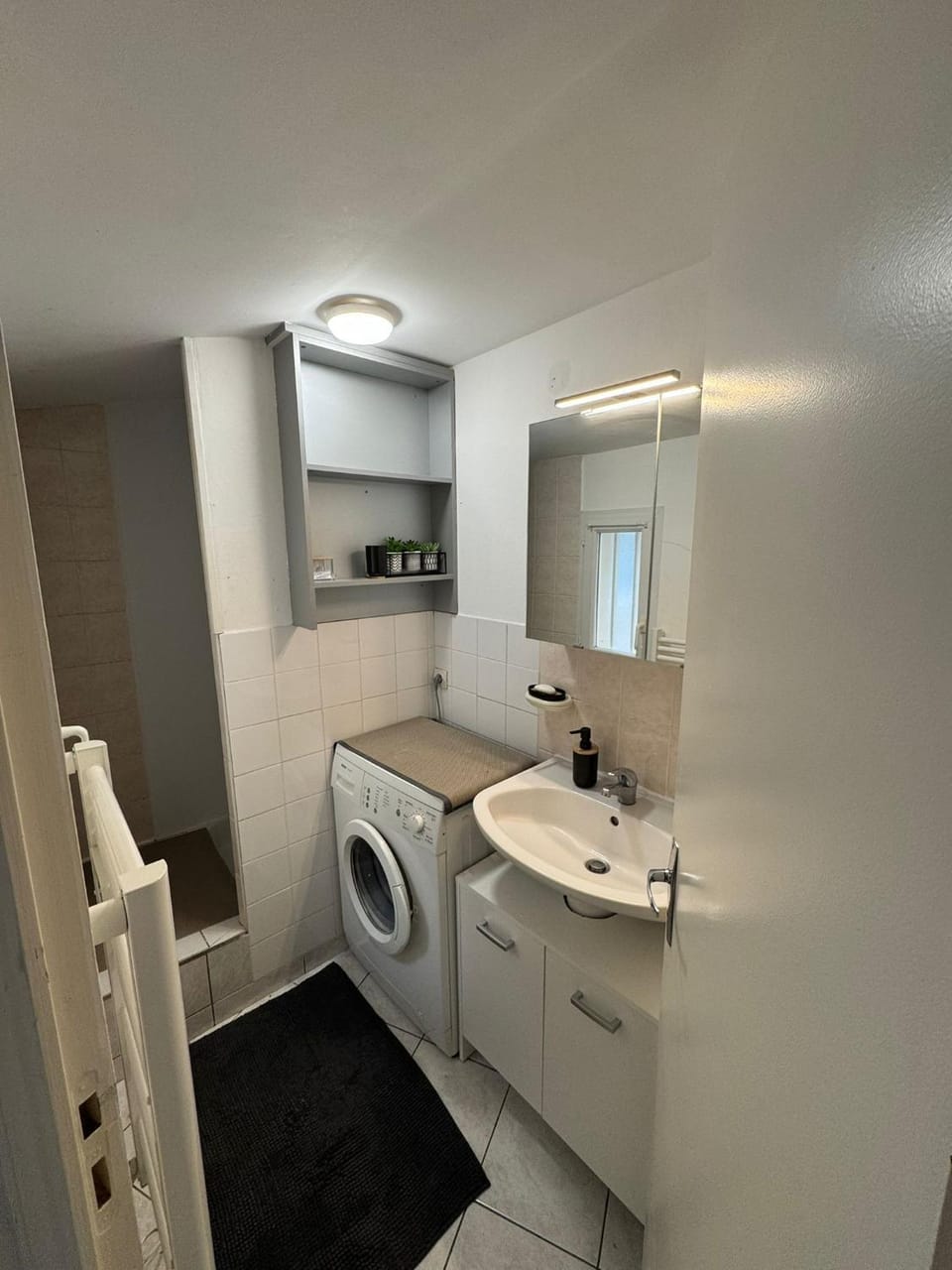 Bathroom, washing machine