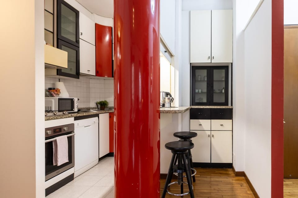 Coffee/tea facilities, Kitchen or kitchenette, dishwasher, furniture, microwave, oven, kitchen