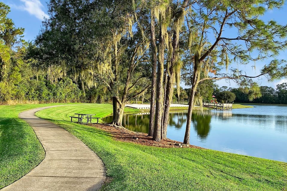 Lake Berkley Home: Pool, Lakefront & near Disney House in Kissimmee
