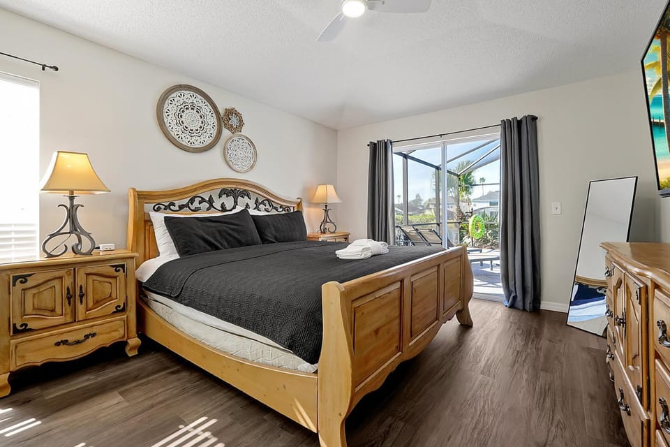 Lake Berkley Home: Pool, Lakefront & near Disney House in Kissimmee
