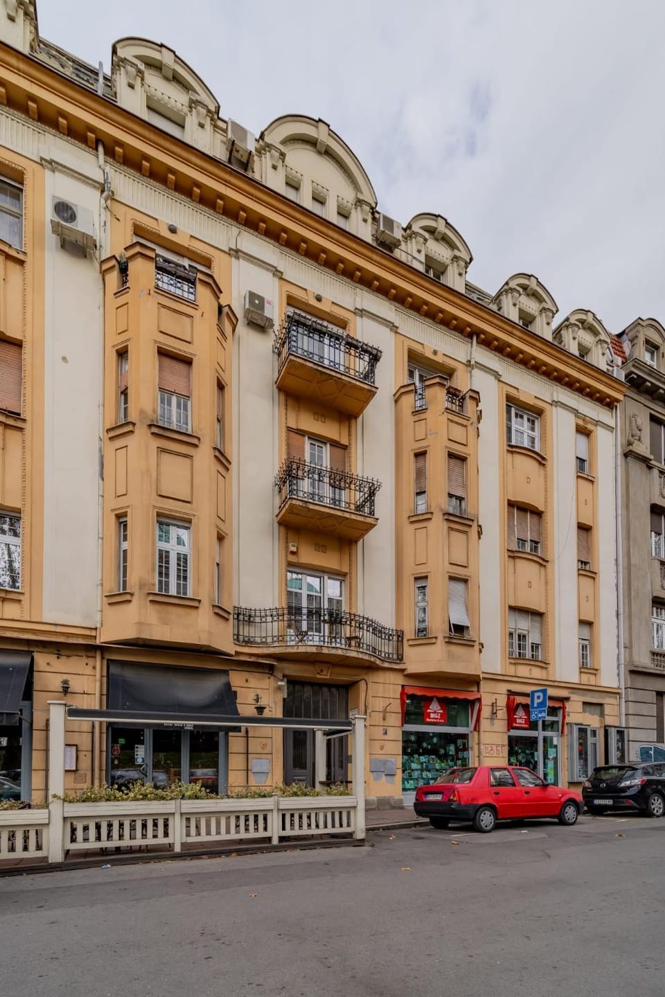 Property building, Day, Neighbourhood, City view, Street view, Location