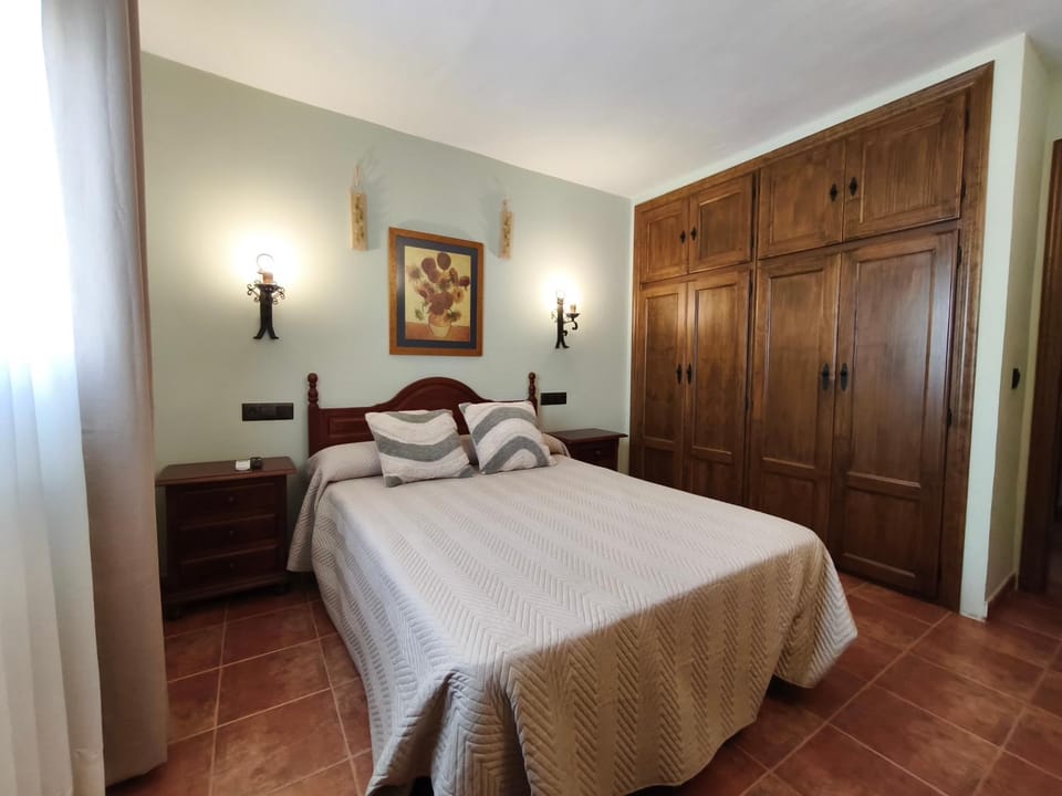 Bed, Photo of the whole room, Bedroom, wardrobe