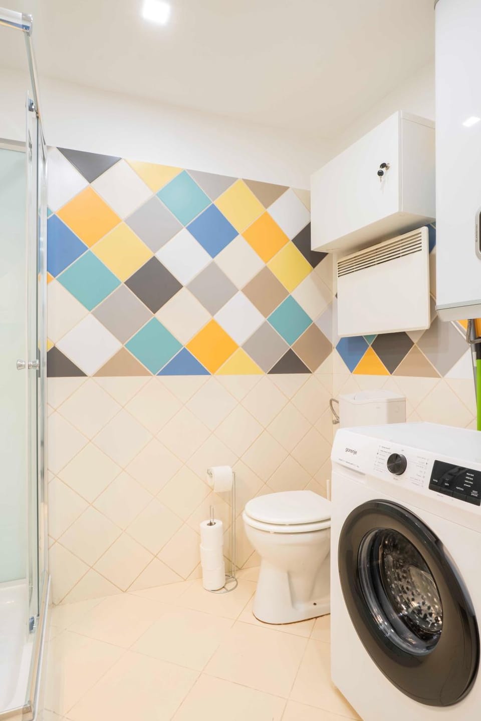 Toilet, Bathroom, washing machine