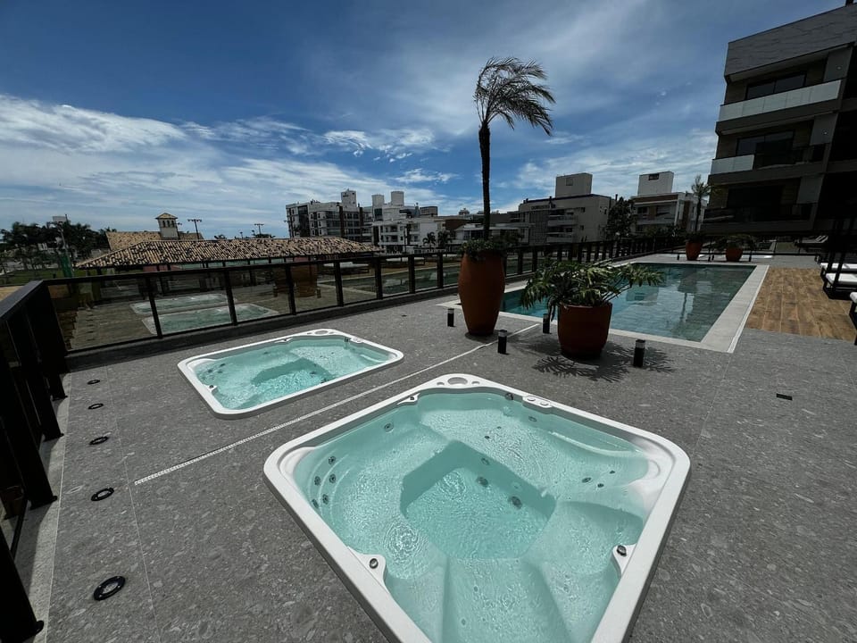 Cód 100 - Apartamento de 1suíte com spa e piscina Apartment in Florianopolis