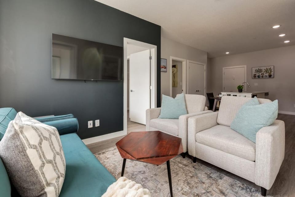 Free Parking, Close to Downtown, Pet Friendly Apartment in Calgary